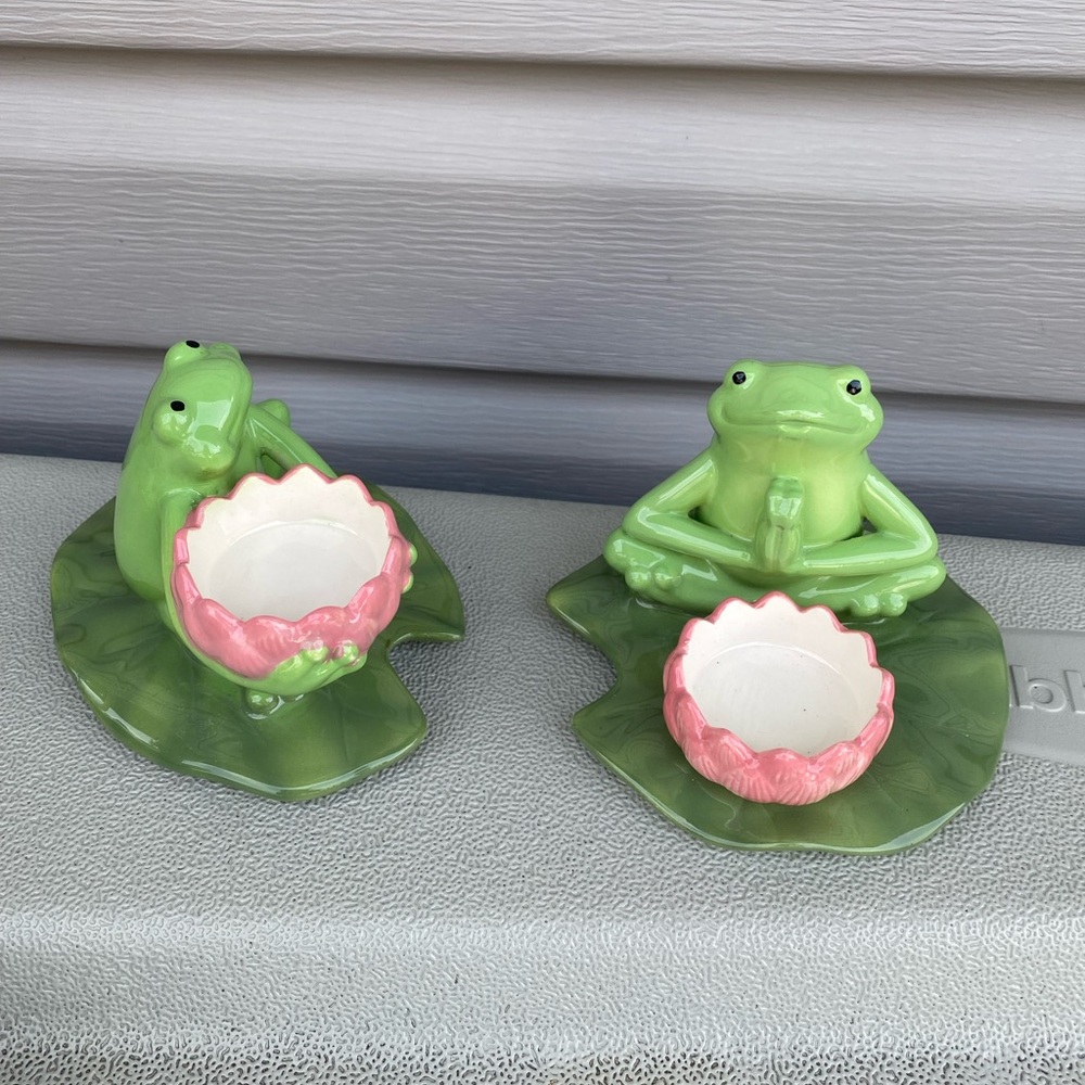 2 PartyLite Frog Lily Pad Tealight Candle Holders Votive Green Pink Zen Pose